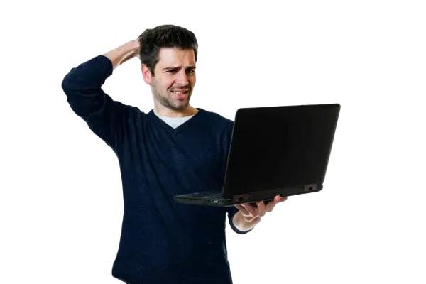 Ondernemer kijkt gefrustreerd naar laptopscherm